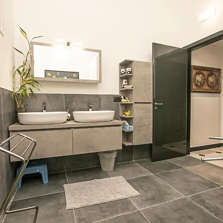 Apartment Le Papere In Centro - Downtown Ducks